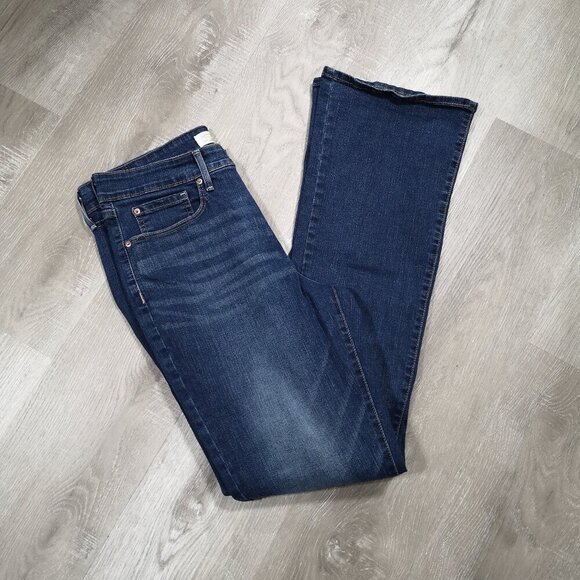 Signature Levi Strauss Gold Ladies Totally Shaping Bootcut Medium Wash Jeans - Picture 8 of 12